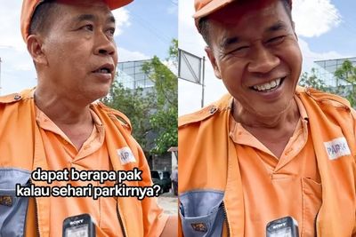 Tukang Parkir Ini Terharu Dikasih Rezeki Nomplok: Untuk Bayar Uang Sekolah Anak