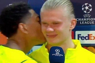 Sama-sama Cetak Gol di Liga Champions, Bellingham Kecup Pipi Haaland Saat Wawancara