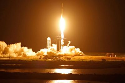 SpaceX Berhasil Bawa 4 Warga Sipil ke Luar Angkasa Pakai Roket Buatannya!