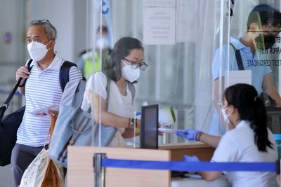 Pemerintah Kembali Mengizinkan WNA Masuk Indonesia