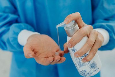 Ini Yang Terjadi Jika Kamu Meminum Hand Sanitizer