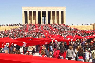 Mengenal Makam Mustafa Kemal Ataturk, Makam dari Bapak Turki yang Dihormati
