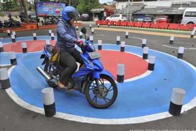Ujian SIM Dinilai Tak Masuk Akal, Valentino Rossi Gak Mungkin Dapat SIM C