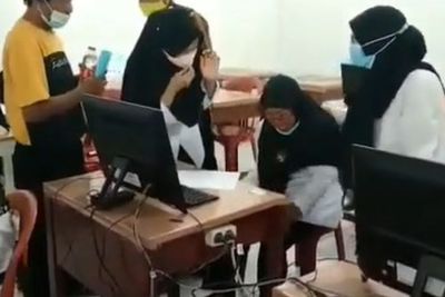 Perjuangan Guru Honorer Penderita Stroke Ikut Seleksi PPPK, Menangis di Depan Monitor
