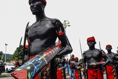 FOTO: Tarian Cakalele Sambut Kontingen Maluku