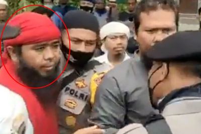 Rusak Masjid Ahmadiyah di Sintang, Dedeh Otak Pelaku Ditangkap Sembunyi di Atap Rumah