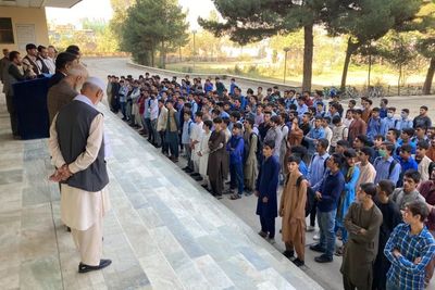 Bak Tahun 90-an, Begini Potret Hari Pertama Masuk Sekolah di Afghanistan, Hanya Ada Lelaki