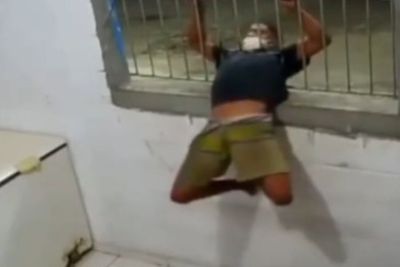 Momen Maling Masuk Lewat Celah Kecil Jendela Super Sempit Ini Bikin Geleng Kepala