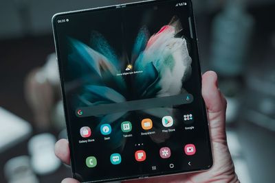 Penjualan Smartphone Lipat Diprediksi Bakal Meningkat di Masa Depan!