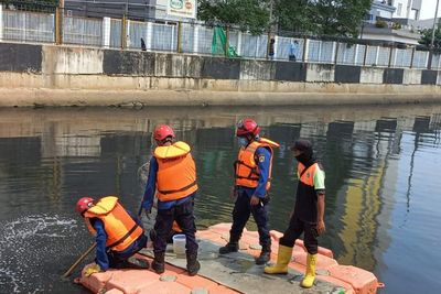 Waduh! Remaja Ini Ngantuk Hingga Tercebur di Pinggir Kali Hitam Jakut Berujung Hilang
