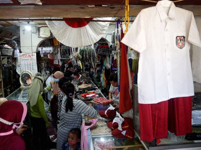 Ortu Ngadu Beli Seragam Rp1,5 Juta, Dewan Pendidikan: Sekolah Jangan Paksa Beli Seragam!