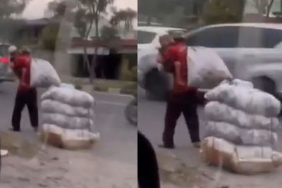 Rekaman Video Memilukan, Seorang Ayah Gendong Anaknya sambil Mencari Botol Bekas di Medan