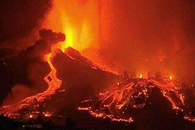 Dahsyatnya Semburan Lava Gunung Api Cumbre Vieja di Spanyol Usai 50 Tahun Tertidur