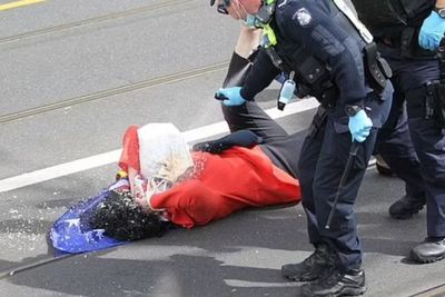 Semprot Wanita Tua dengan Merica, Aksi Oknum Polisi Ini Tuai Kecaman