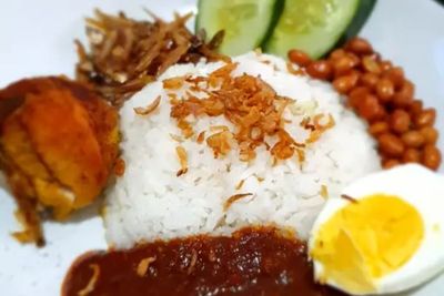 Buat Nasi Lemak Malaysia Yuk, Ini Resepnya