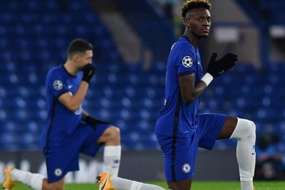 Bek Chelsea Marcos Alonso Berhenti Berlutut Sebelum Pertandingan