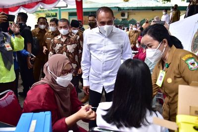 Tinjau Vaksinasi dan Sekolah Tatap Muka, Edy Rahmayadi: Tetap Jaga Prokes