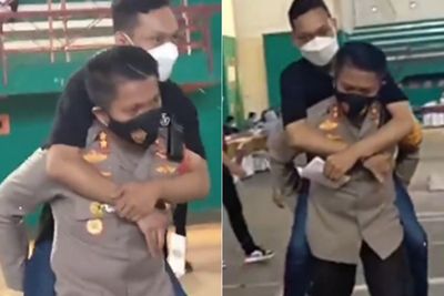 Viral Aksi Kapolres Semarang Gendong Pria Difabel saat Vaksinasi Massal, Netizen Salut