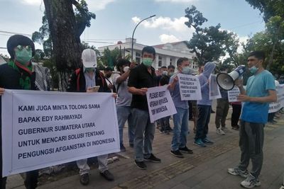 Puluhan Pengungsi Afghanistan Demo di Kantor Gubernur Sumut: Kami Ini Tamu