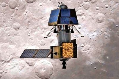 Tak Terkena Sinar Matahari, Satelit Ini Mendeteksi Keberadaan Air Es di Daerah Kutub Bulan