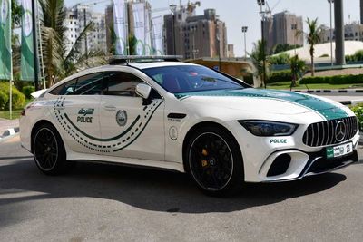 Ternyata Ini Alasan Sebenarnya Polisi di Dubai Gunakan Mobil-Mobil Mahal!
