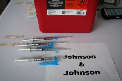 Johnson & Johnson Klaim Vaksinnya Bisa Kuatkan Imun Sampai 94 Persen