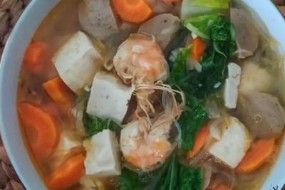 Menu Makan Malam Pengen yang Berkuah? Masak Sop Udang Versi Cepat Tapi Nikmat Yuk