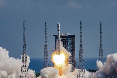 Anak-anak di China Saksikan Langsung Peluncuran Pesawat Ruang Angkasa Kargo Tianzhou-3