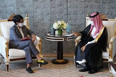 Menlu Retno Minta Arab Saudi Tinjau Kebijakan Vaksin dan Umrah Bagi Indonesia