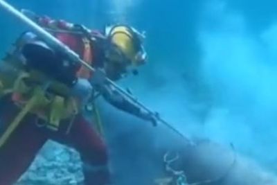 Viral Perjuangan Teknisi Indihome Telkomsel Perbaiki Kabel Internet di Dasar Laut