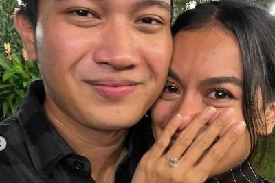 Kabar Bahagia! Tangis Eva Celia Pecah Dilamar Demas di Ultah ke-29