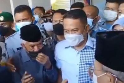 Eks Walikota Cilegon Iman Ariyadi Bebas Murni dari Lapas Serang, Warga Teriakkan Takbir