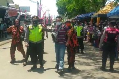 Hendak Bentangkan Poster, Polisi Amankan Dua Warga Saat Kunjungan Presiden di Cilacap