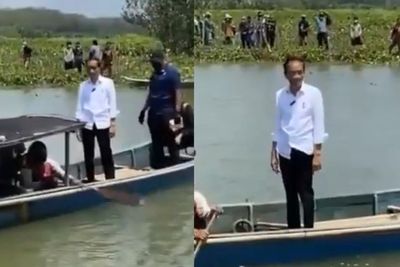 Momen Jokowi Numpang Perahu Kecil Seberangi Sungai di Cilacap, Warga Teriak Kegirangan