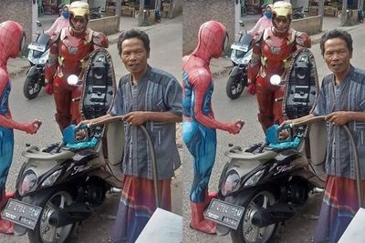 Viral Anggota Avengers Kehabisan Bensin, Terciduk Sedang Isi Bensin di Pinggir Jalan