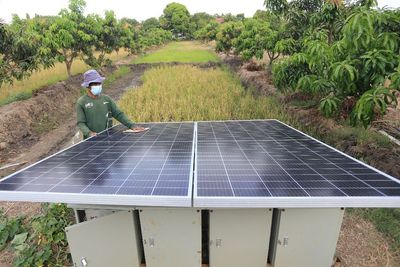 FOTO: Pemanfaatan Panel Surya Bagi Petani