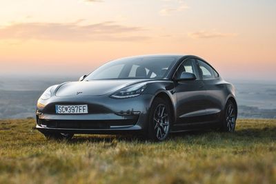 Rumor: Samsung Electronics Bakal Produksi Chip untuk Mobil Listrik Tesla!