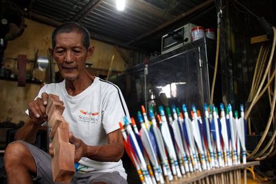 FOTO: Produksi Perlengkapan Panah Tradisional