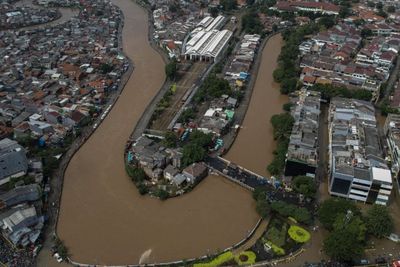 Atasi Banjir, Pemprov DKI Anggarkan Rp1 Triliun untuk Normalisasi Sungai & Waduk