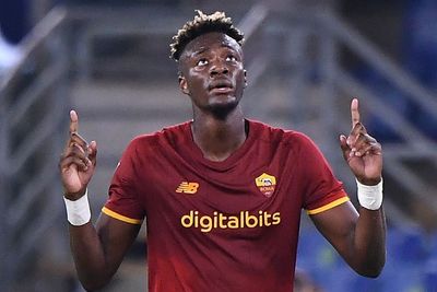 Momen Tammy Abraham Semangat Nyanyi Lagu Anthem Roma Sebelum Cetak Gol Tunggal Kemenangan