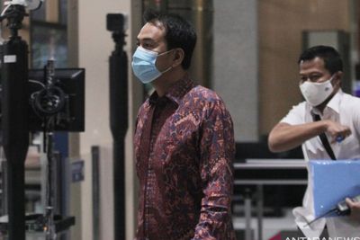 Hasil Swab Antigen Negatif Corona, Azis Syamsuddin Langsung Digiring ke KPK
