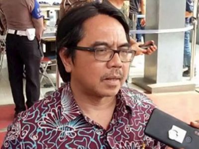 Ade Armando Sebuah Video Dirinya Mendiskreditkan BIN Adalah HOAX