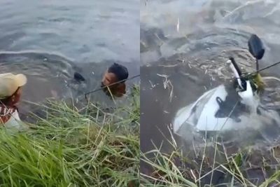 Bukan Ikan, Umpan Pemancing Ini Malah Disambar Sebuah Motor di Dasar Sungai
