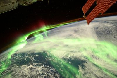 Pemandangan Indah Aurora dari ISS, Perlihatkan Bumi Berkilau dengan Warna Hijau