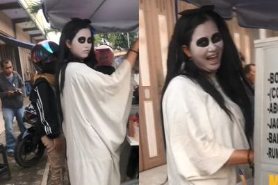 Jualan Papeda Sambil Cosplay jadi Kuntilanak, Ketawa Pedagang Ini Bikin Merinding