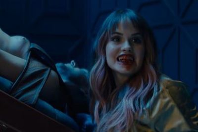 Jelang Halloween, Netflix Tayangkan Trailer Film Vampir Seksi Nan Beringas Night Teeth