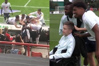 Momen Indah Fulham FC Merayakan Kemenangan Bersama Penggemar yang Menderita Cerebral Palsy