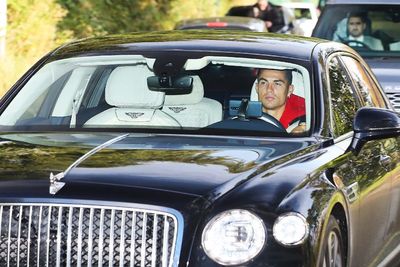 Cristiano Ronaldo Kepergok Kendarai Bentley Flying Spur di Manchester!