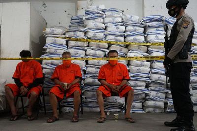 FOTO: Penggerebekan Pabrik Obat Ilegal di Bantul