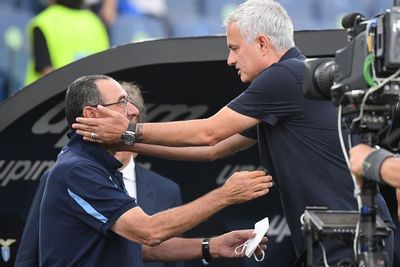 Mourinho Dicuekin, Sarri Rayakan Kemenangan Lazio atas AS Roma dengan Burung Elang